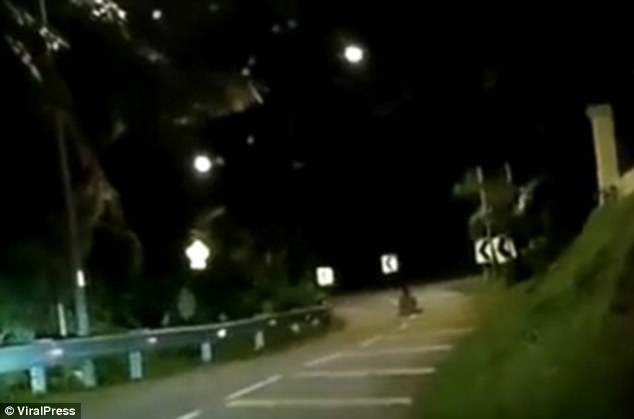 4087EF2200000578-4522292-image-m-42_1495197746526